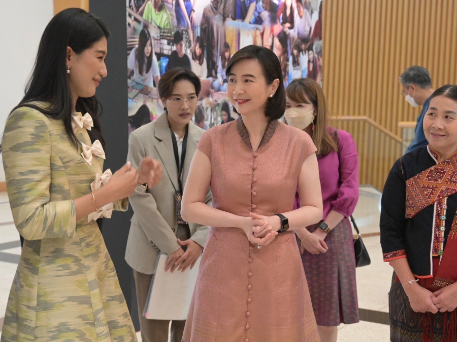 ก.อุตฯ โชว์อัตลักษณ์ผ้าไหมไทย ในงาน “มัดทอใจ มรดกผ้าไทยร่วมสมัย