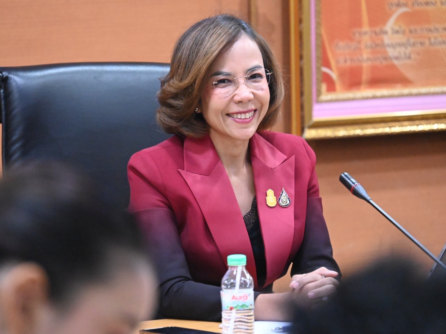 รัฐมนตรีฯ พิมพ์ภัทรา ประชุมหารือผู้บริหารกระทรวงอุตสาหกรรม ชื่นชมการทำงาน พร้อมสั่งการเตรียมมอบของขวัญปีใหม่ 2567