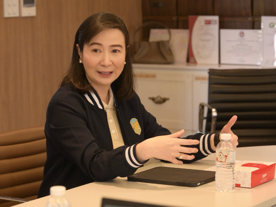 รองปลัดฯ ณัฏฐิญา ลงพื้นที่สถานประกอบการที่ได้รับสินเชื่อกองทุนพัฒนาเอสเอ็มอีตามแนวประชารัฐ จ.เชียงใหม่ เน้นย้ำเติมอัตลักษณ์ในพื้นที่ สู่ Soft Power