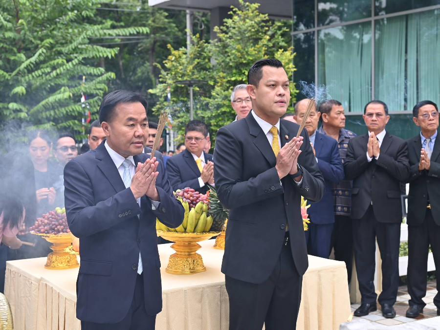 ธนกร พร้อม จ่าเอก ยศสิงห์ ถือฤกษ์ดีเข้ากระทรวงอุตสาหกรรมวันแรก