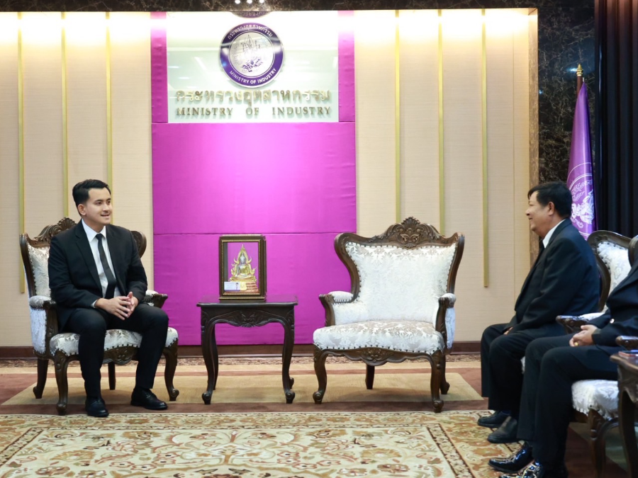 เลขาฯ ฐาปกรณ์ ให้ นายกสมาคมการค้าเครือข่ายแท็กซี่ไทย เข้าพบ