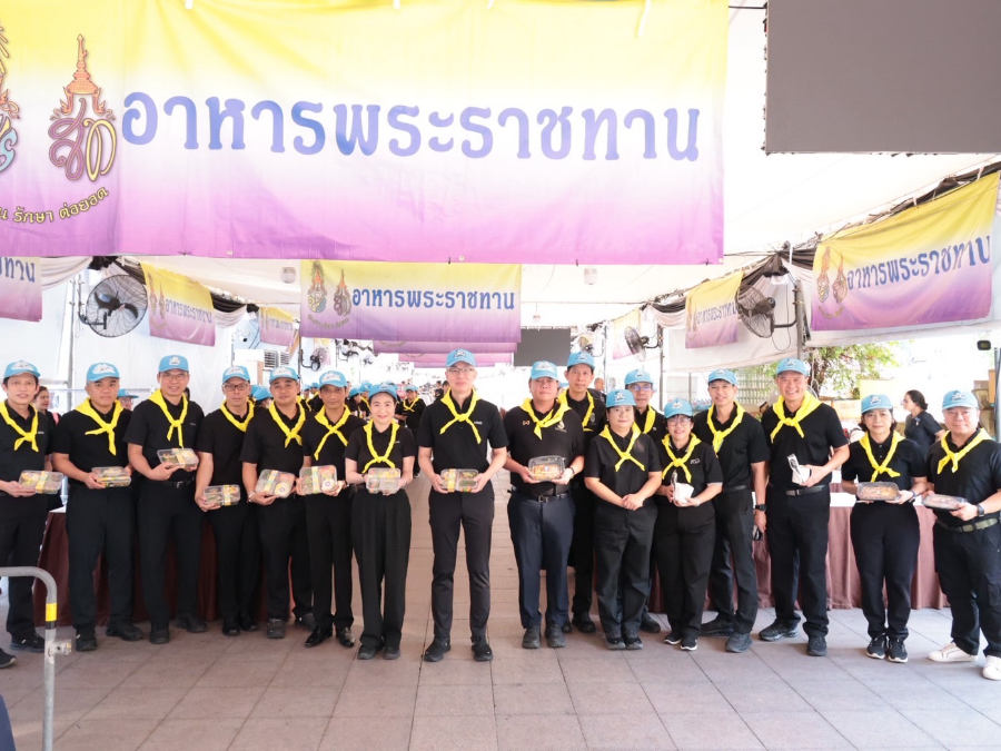 ก.อุตฯ ผนึกกำลังหน่วยงานในสังกัด รวมพลังจิตอาสา แจกอาหาร 3,000 ชุด ตลอดวันแก่ประชาชนที่ท้องสนามหลวง