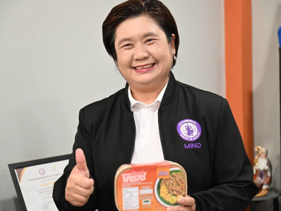 รองปลัดฯ ดวงดาว ลุยเมืองโคราช เยี่ยมโรงหมี่หนองหัวฟาน ผู้ประกอบการเอสเอ็มอีดาวเด่นเตรียมขนสินค้าเข้า 7-11