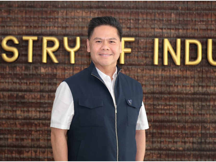 ‘วราวุธ' เข้า ก.อุตฯ วันแรก ชู ONE MIND พบปะข้าราชการ ผนึกกำลังอุตสาหกรรมไทย ฝ่าวิกฤติพลังงาน