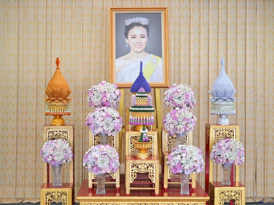 ก.อุตฯ ร่วมพิธีเจริญพระพุทธมนต์และพิธีทำบุญตักบาตรถวายพระราชกุศล เนื่องในโอกาสพระราชพิธีมหามงคลเฉลิมพระชนมพรรษา 4 รอบ สมเด็จพระนางเจ้าฯ พระบรมราชินี